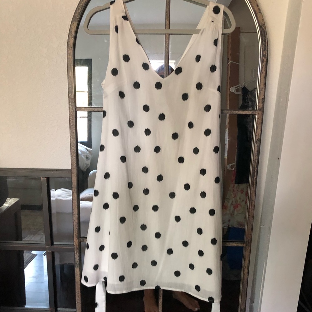 Black and White Polka-dot v neck soft and lined dress - Picture 5 of 7